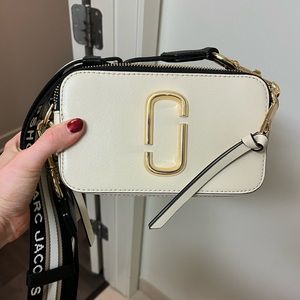 Marc Jacobs Snapshot Bag. New Cloud Multi color (like cream and like new)